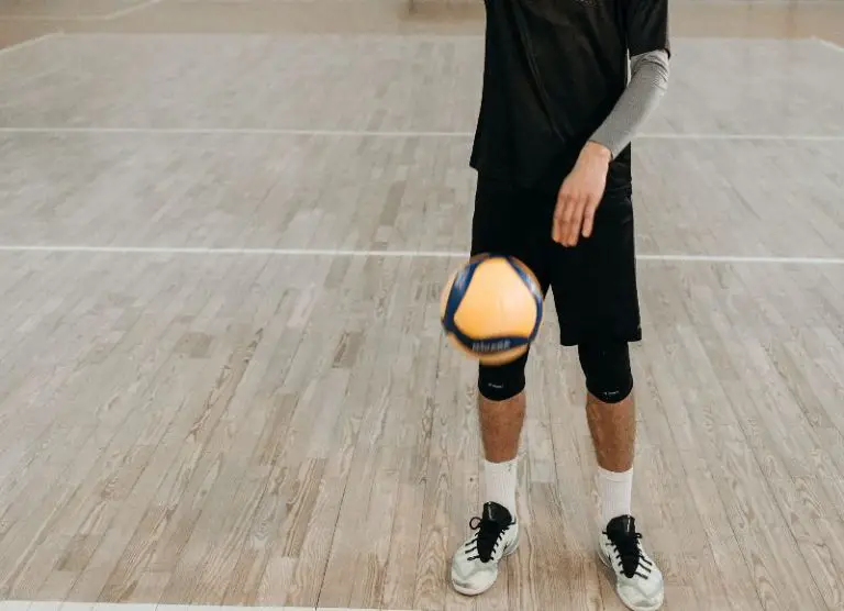 Why do Some Volleyball Players Wear Their Knee Pads so Low? Volley Expert