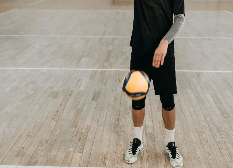 Why do Some Volleyball Players Wear Their Knee Pads so Low