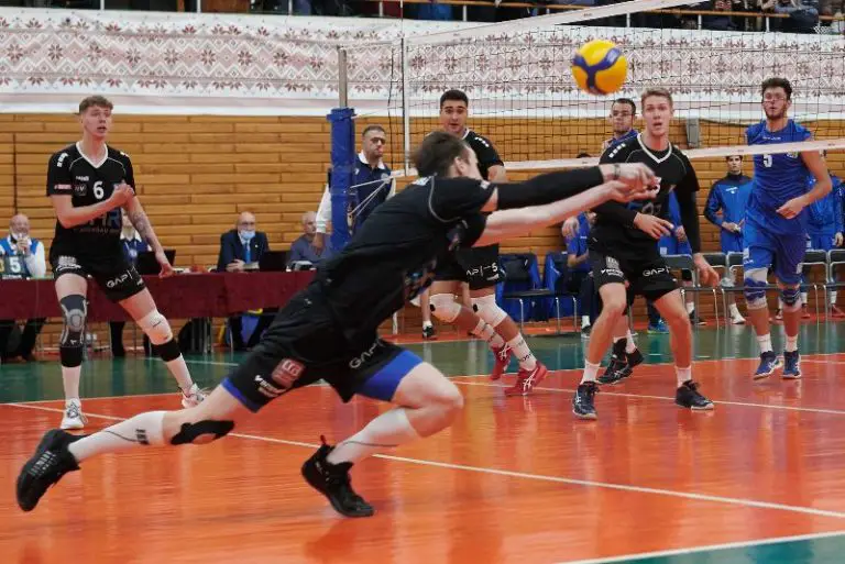 How to Dive in Volleyball Without Hurting Yourself? (Tips) Volley Expert